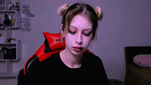 Lori lolii online show from December 2025 06:13:02 PM