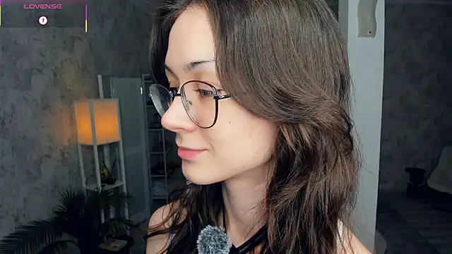 ReneeLippeatt online show from February 2026 07:17:02 PM