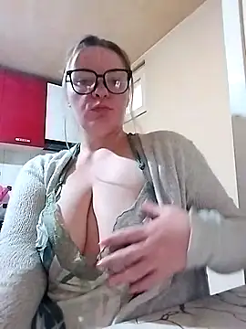 Snapshot of Mommygetnaughty chatting on October 2025 01:42:01 PM Mommygetnaughty online show from October 2025 01:42:01 PM