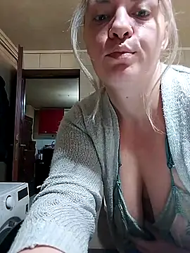 Snapshot of Mommygetnaughty chatting on October 2025 01:29:01 PM Mommygetnaughty online show from October 2025 01:29:01 PM