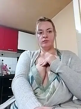 Snapshot of Mommygetnaughty chatting on November 2025 10:31:02 PM Mommygetnaughty online show from November 2025 10:31:02 PM