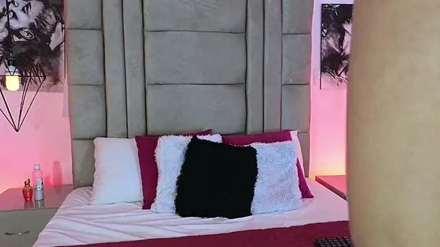 Charlotteto  online show from October 2025 04:09:01 AM