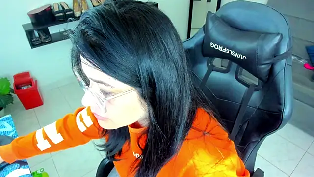 Miel 82 online show from October 2025 12:09:01 PM