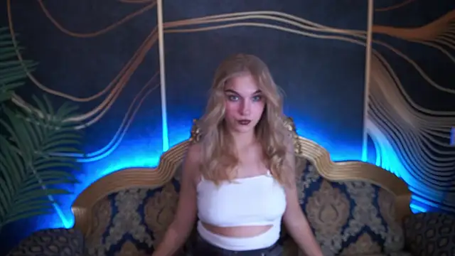 Snapshot of AlinaLiii chatting on November 2025 08:19:02 PM AlinaLiii online show from November 2025 08:19:02 PM