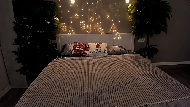 Snapshot of AlinaLiii chatting on December 2025 09:10:02 PM AlinaLiii online show from December 2025 09:10:02 PM