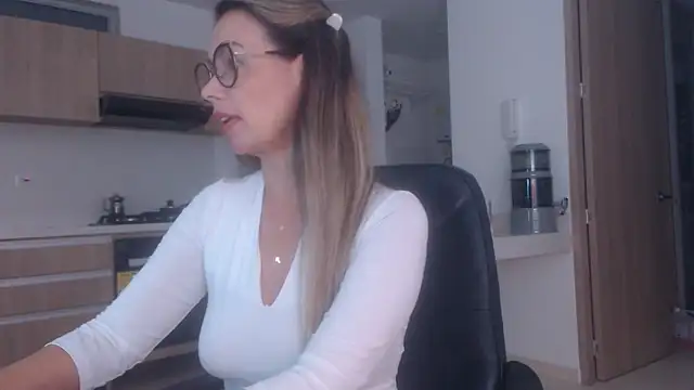 LovePaula online show from February 2026 10:09:01 AM