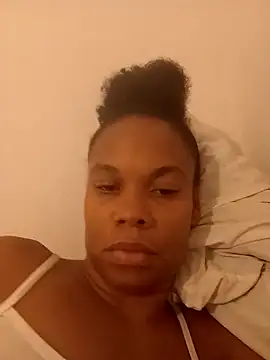 Snapshot of PrettahSantos chatting on October 2025 11:49:02 PM PrettahSantos online show from October 2025 11:49:02 PM