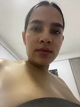 Snapshot of Valery_lux16 chatting on February 2026 04:16:02 AM Valery lux16 online show from February 2026 04:16:02 AM