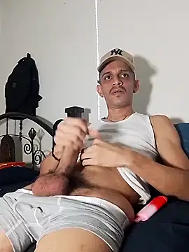 LATINO27CM online show from May 2026 11:54:01 PM