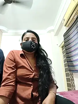 Charm Queen online show from February 2026 07:12:01 AM