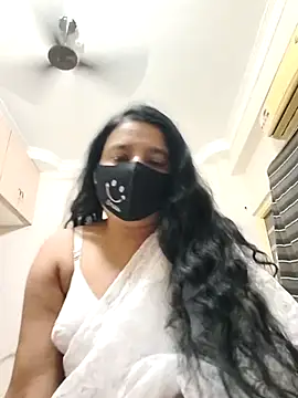 Snapshot of Charm_Queen chatting on February 2026 03:39:02 PM Charm Queen online show from February 2026 03:39:02 PM