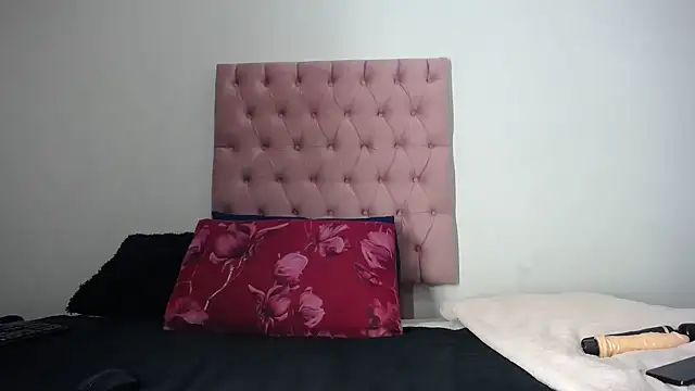 Juiceybileh online show from March 2026 09:19:02 PM