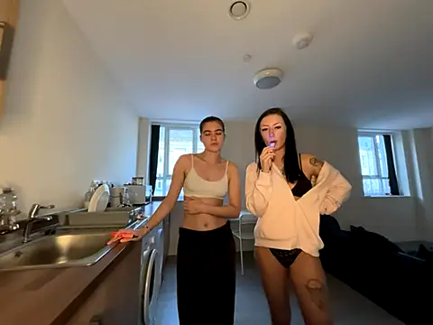 Lucy-XXX- online show from November 2025 04:22:01 PM