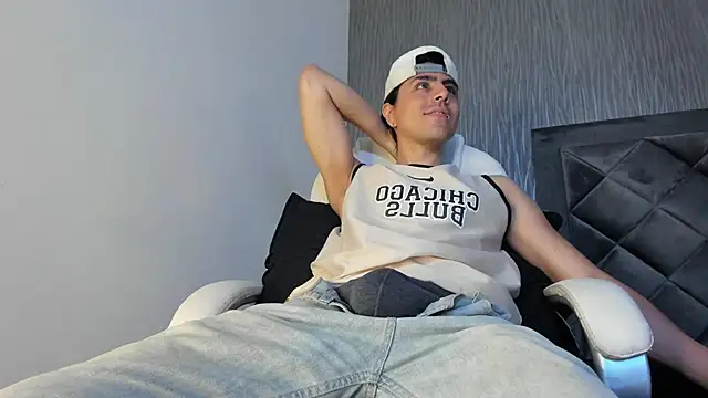 dylan cross  online show from October 2025 11:40:02 AM