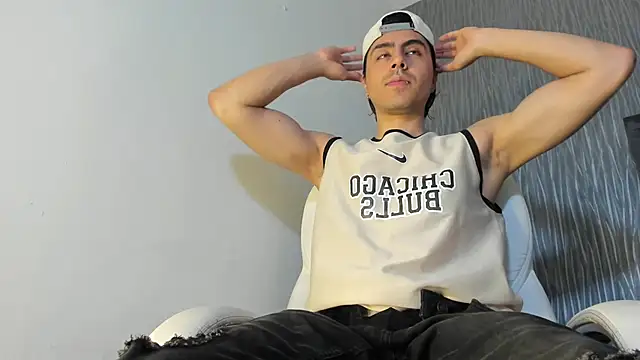 dylan cross  online show from October 2025 11:19:01 AM