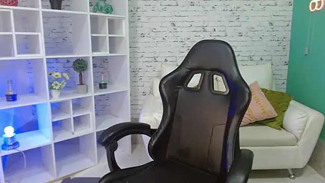 loaizalust online show from October 2025 12:15:02 PM