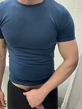 Snapshot of giovan2020 chatting on April 2026 08:51:01 PM giovan2020 online show from April 2026 08:51:01 PM