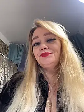 Snapshot of Sweet-blonde chatting on February 2026 01:18:02 PM Sweet-blonde online show from February 2026 01:18:02 PM