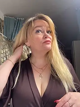 Snapshot of Sweet-blonde chatting on February 2026 01:24:02 AM Sweet-blonde online show from February 2026 01:24:02 AM
