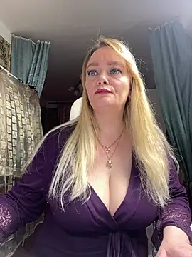 Snapshot of Sweet-blonde chatting on February 2026 10:06:01 PM Sweet-blonde online show from February 2026 10:06:01 PM