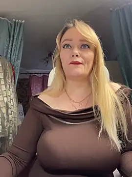 Snapshot of Sweet-blonde chatting on February 2026 02:05:02 PM Sweet-blonde online show from February 2026 02:05:02 PM