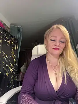 Snapshot of Sweet-blonde chatting on March 2026 10:02:01 PM Sweet-blonde online show from March 2026 10:02:01 PM