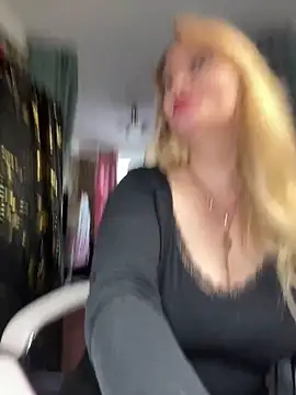 Snapshot of Sweet-blonde chatting on March 2026 01:48:02 PM Sweet-blonde online show from March 2026 01:48:02 PM