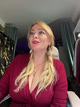 Snapshot of Sweet-blonde chatting on April 2026 10:07:02 PM Sweet-blonde online show from April 2026 10:07:02 PM