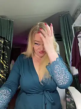Snapshot of Sweet-blonde chatting on April 2026 10:53:01 PM Sweet-blonde online show from April 2026 10:53:01 PM