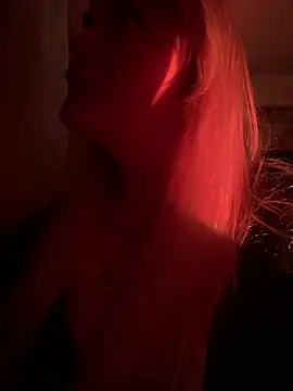 Snapshot of Sweet-blonde chatting on April 2026 08:14:01 PM Sweet-blonde online show from April 2026 08:14:01 PM