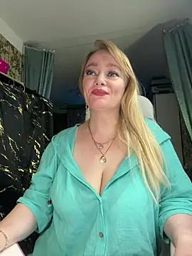 Snapshot of Sweet-blonde chatting on April 2026 10:14:02 PM Sweet-blonde online show from April 2026 10:14:02 PM