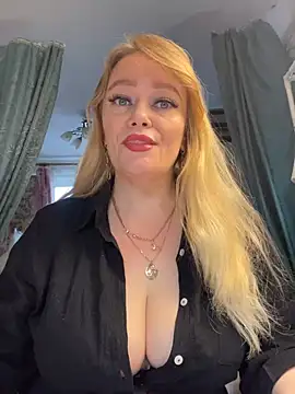 Snapshot of Sweet-blonde chatting on April 2026 02:26:01 PM Sweet-blonde online show from April 2026 02:26:01 PM