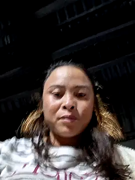 Snapshot of xuxulovezz chatting on October 2025 11:43:02 AM xuxulovezz online show from October 2025 11:43:02 AM