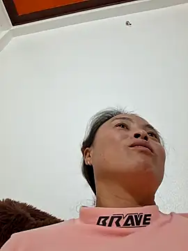 Snapshot of xuxulovezz chatting on November 2025 12:48:01 PM xuxulovezz online show from November 2025 12:48:01 PM