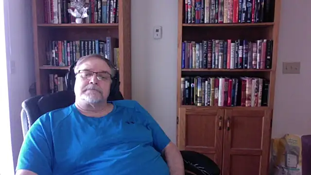 Vinyl22xh online show from April 2026 05:24:02 PM