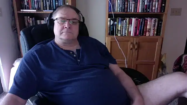 Vinyl22xh online show from June 2026 08:08:01 PM