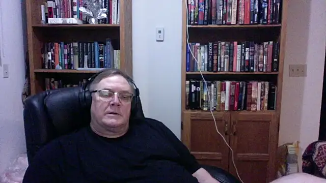Vinyl22xh online show from June 2026 03:55:01 AM