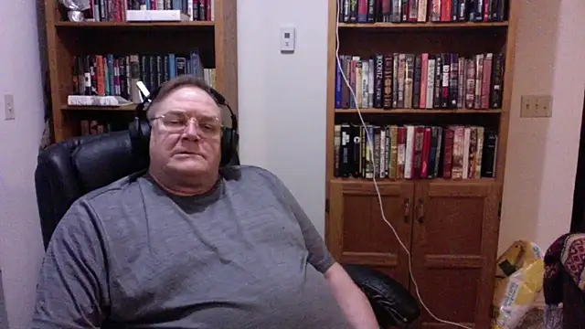 Vinyl22xh online show from June 2026 02:05:01 AM