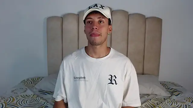 Snapshot of aroncooper1 chatting on November 2025 11:07:02 PM aroncooper1 online show from November 2025 11:07:02 PM