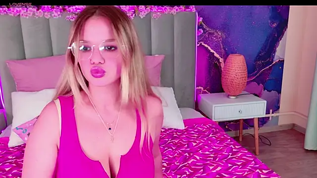 KellyHayden online show from October 2025 03:24:02 PM