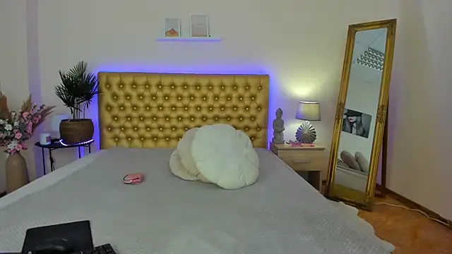 TrishaDarks online show from May 2026 05:12:01 AM