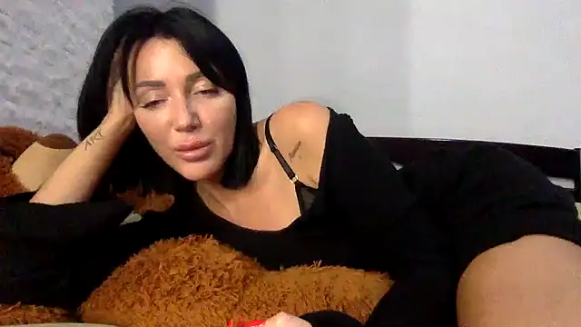 Snapshot of Veymoria chatting on October 2025 11:13:02 PM Veymoria online show from October 2025 11:13:02 PM