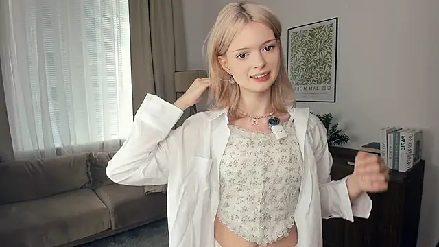 Snapshot of LaureMestler chatting on October 2025 08:31:02 AM LaureMestler online show from October 2025 08:31:02 AM