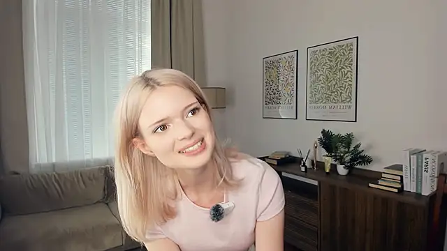 Snapshot of LaureMestler chatting on October 2025 08:45:02 AM LaureMestler online show from October 2025 08:45:02 AM