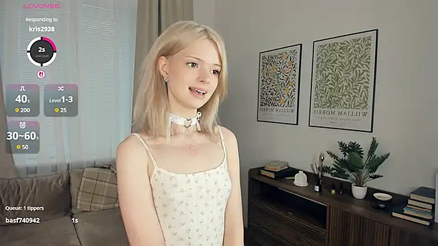 Snapshot of LaureMestler chatting on October 2025 08:37:01 AM LaureMestler online show from October 2025 08:37:01 AM