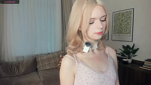 Snapshot of LaureMestler chatting on November 2025 07:29:02 AM LaureMestler online show from November 2025 07:29:02 AM