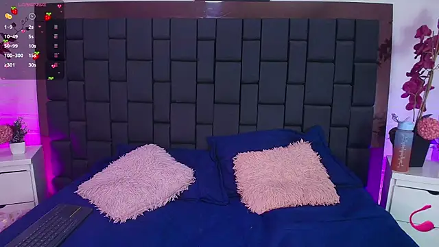 Krystal Heartss online show from October 2025 05:33:02 PM