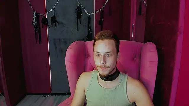 Snapshot of LeoMooree chatting on October 2025 03:42:02 PM LeoMooree online show from October 2025 03:42:02 PM