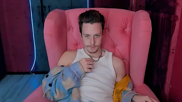 Snapshot of LeoMooree chatting on November 2025 03:35:01 PM LeoMooree online show from November 2025 03:35:01 PM