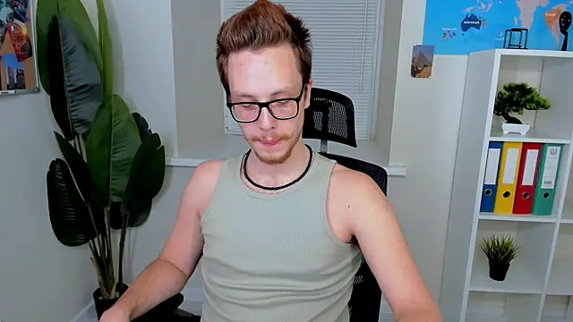 Snapshot of LeoMooree chatting on November 2025 04:43:02 AM LeoMooree online show from November 2025 04:43:02 AM